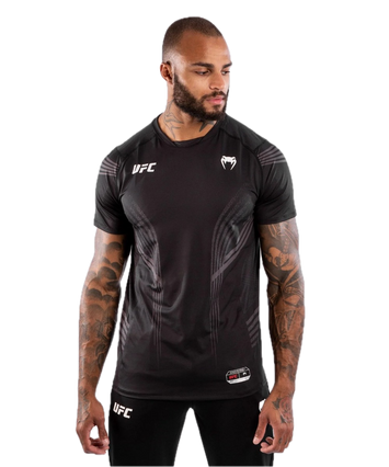 UFC VENUM AUTHENTIC FIGHT NIGHT WALKOUT HERENSHIRT - ZWART